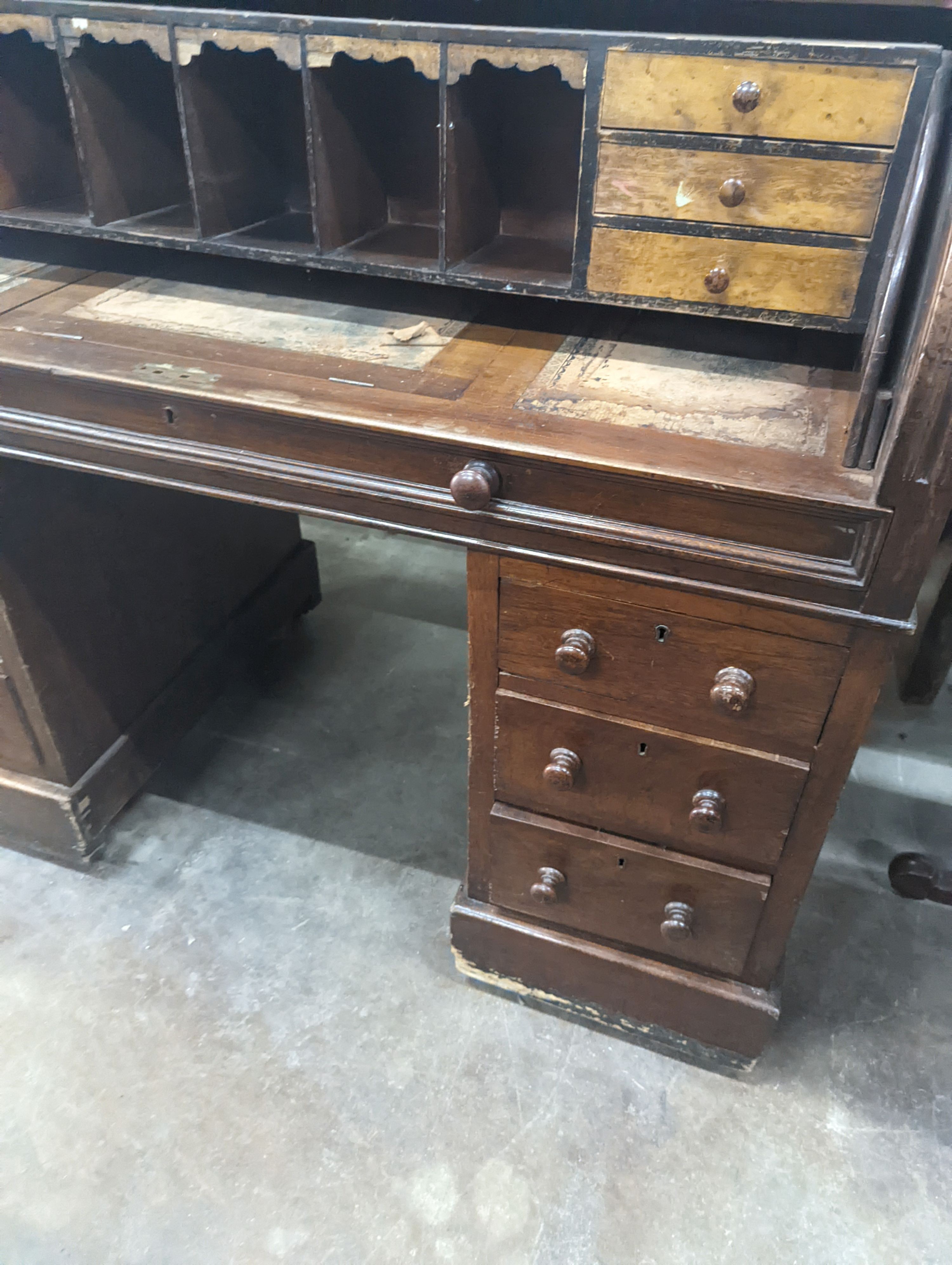 A Victorian walnut cylinder bureau, width 120cm, depth 62cm, height 110cm
